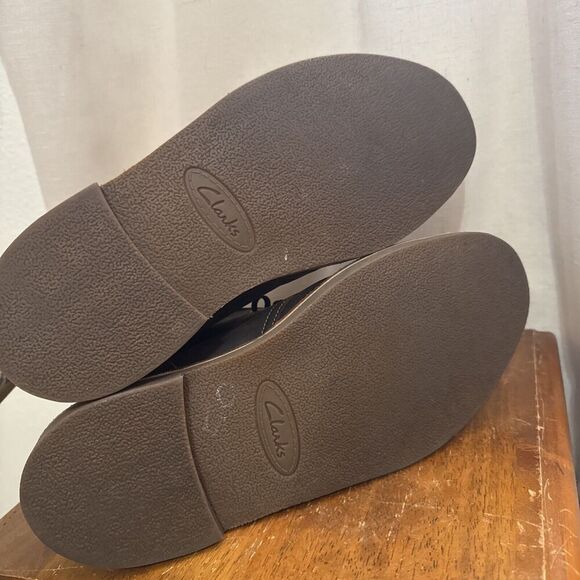 UNWORN Clarks Chukka Boots Mens 9.5 Brown Tussock Lace Up Casual Comfort Leather - Picture 9 of 14